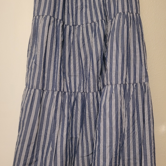 Blue and white skirt - Picture 3 of 4